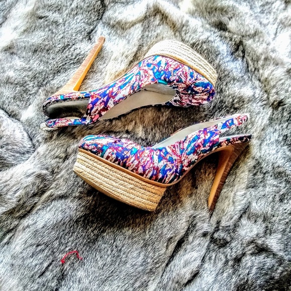 Super cute platform heels! - Picture 2 of 7